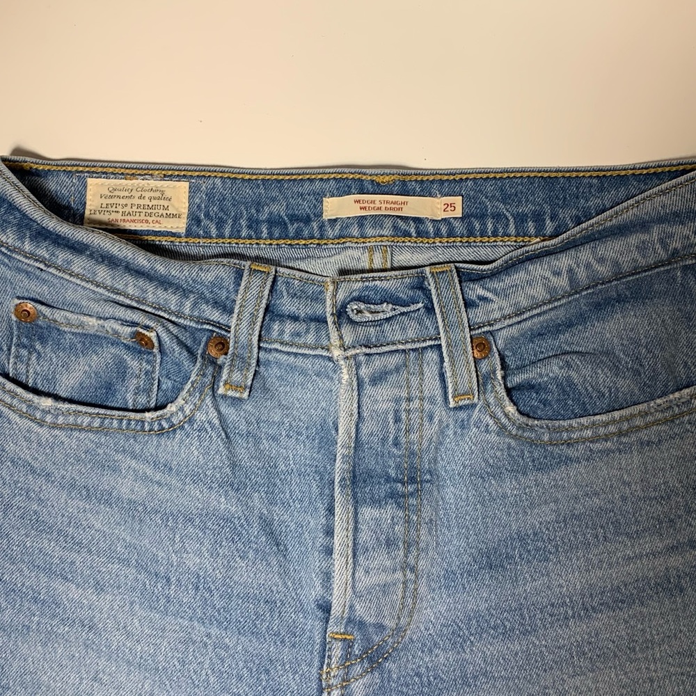levi’s wedgie straight jeans!!